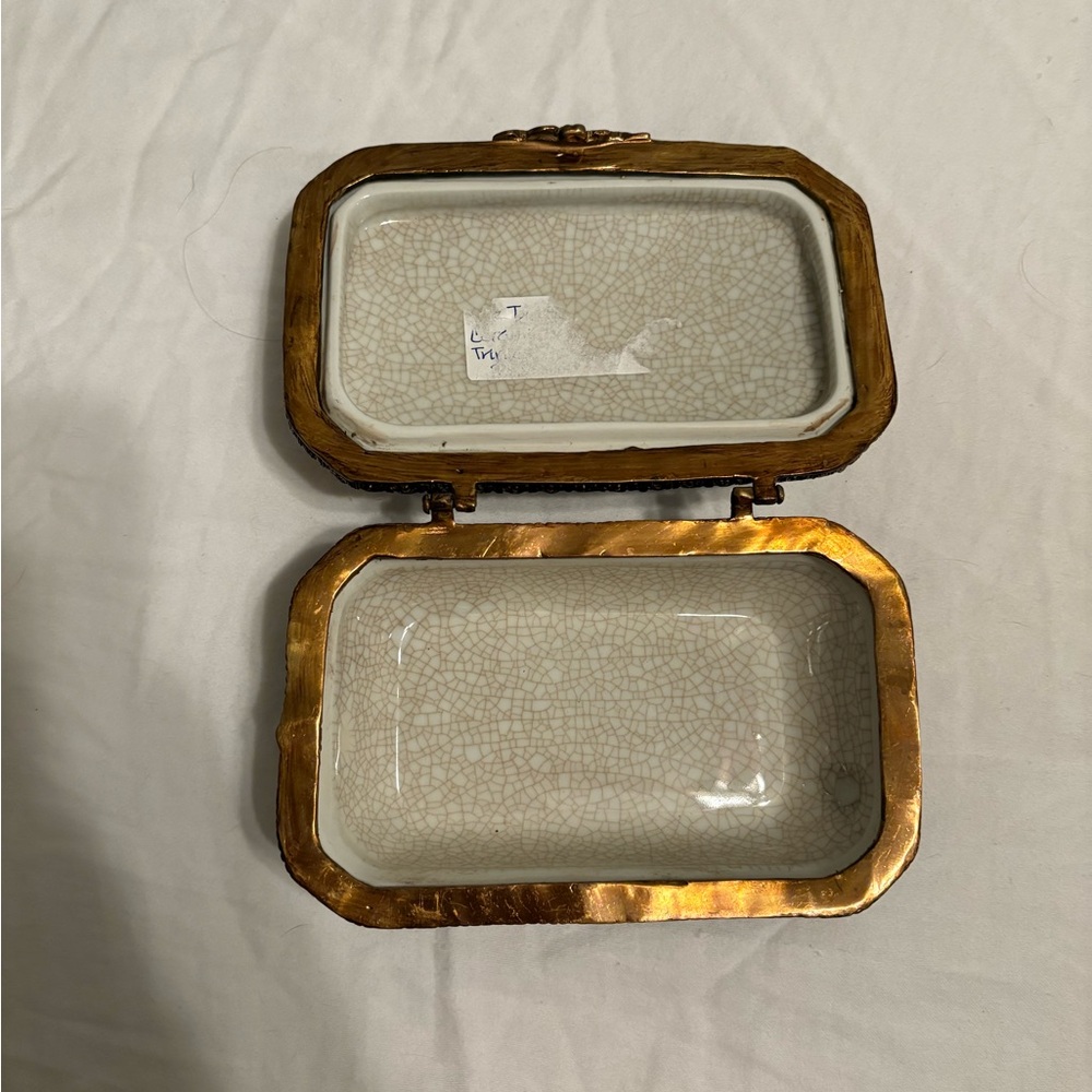Vintage Blue and Gold Footed Porcelain Trinket Box – Hollywood Regency Style - Picture 6 of 8